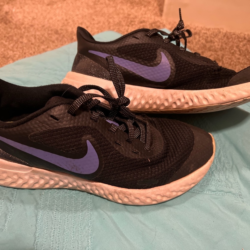 YOUTH NIKE SNEAKERS